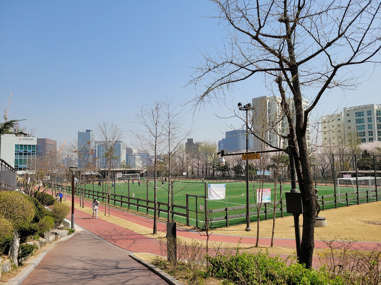 咔咔一顿扣！克里斯17中11&罚球9中6砍下28分8板4助2断